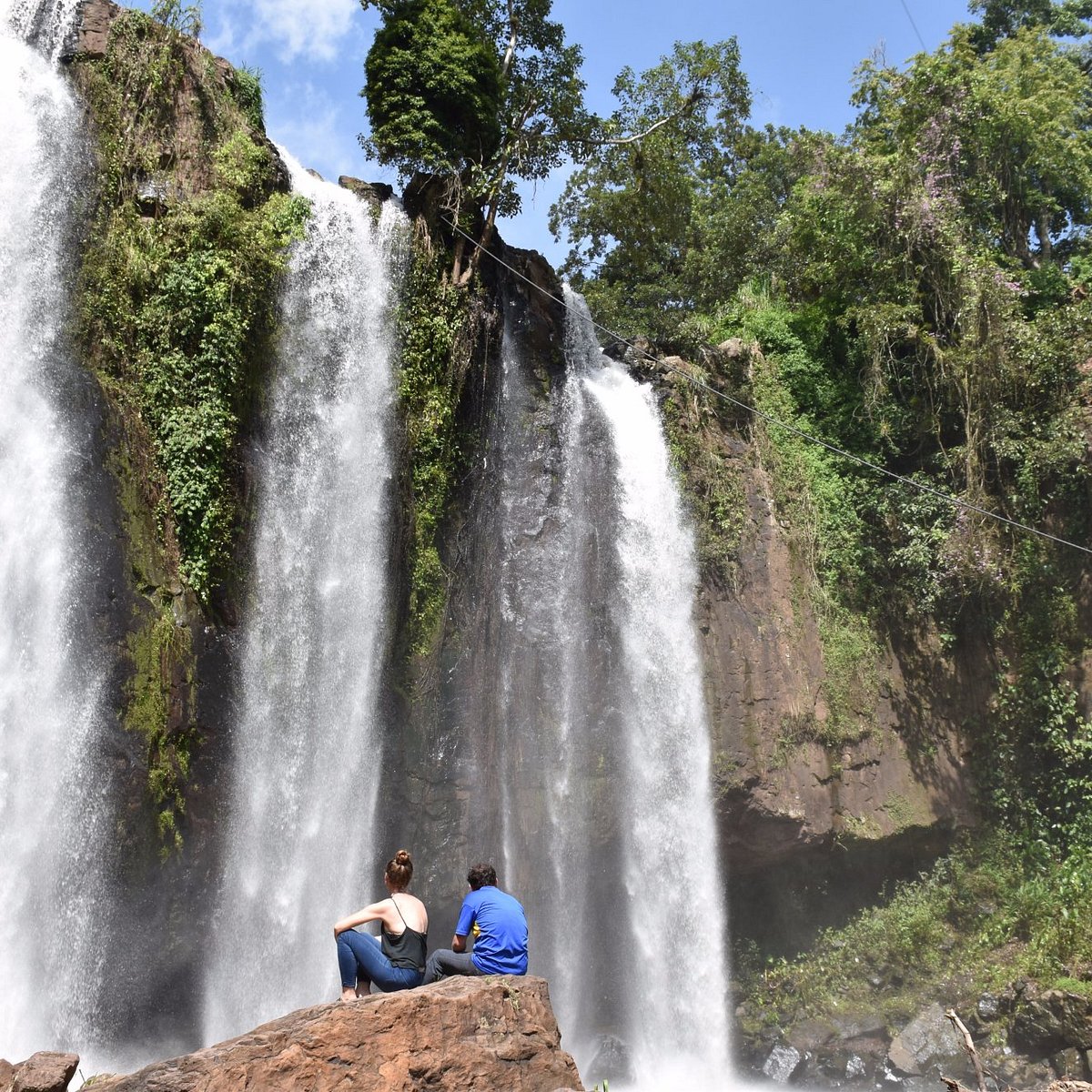 Cascada de la Luna rodeada de naturaleza en Matagalpa