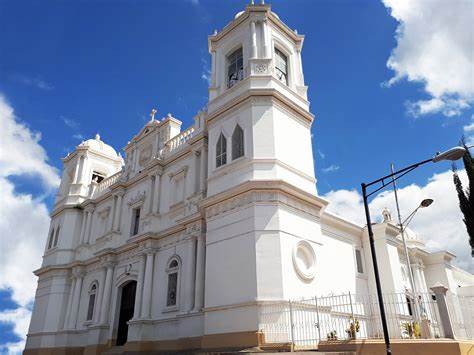 Fachada de la Catedral de San Pedro Apóstol en Matagalpa
